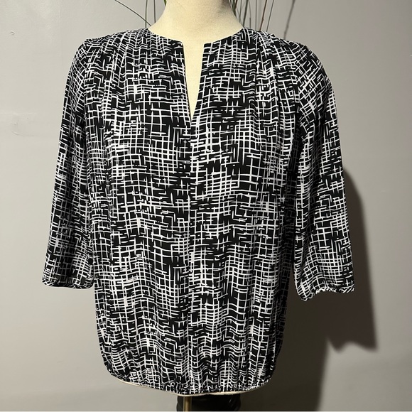 Black and White Geometric Print Women's Top - Picture 1 of 3
